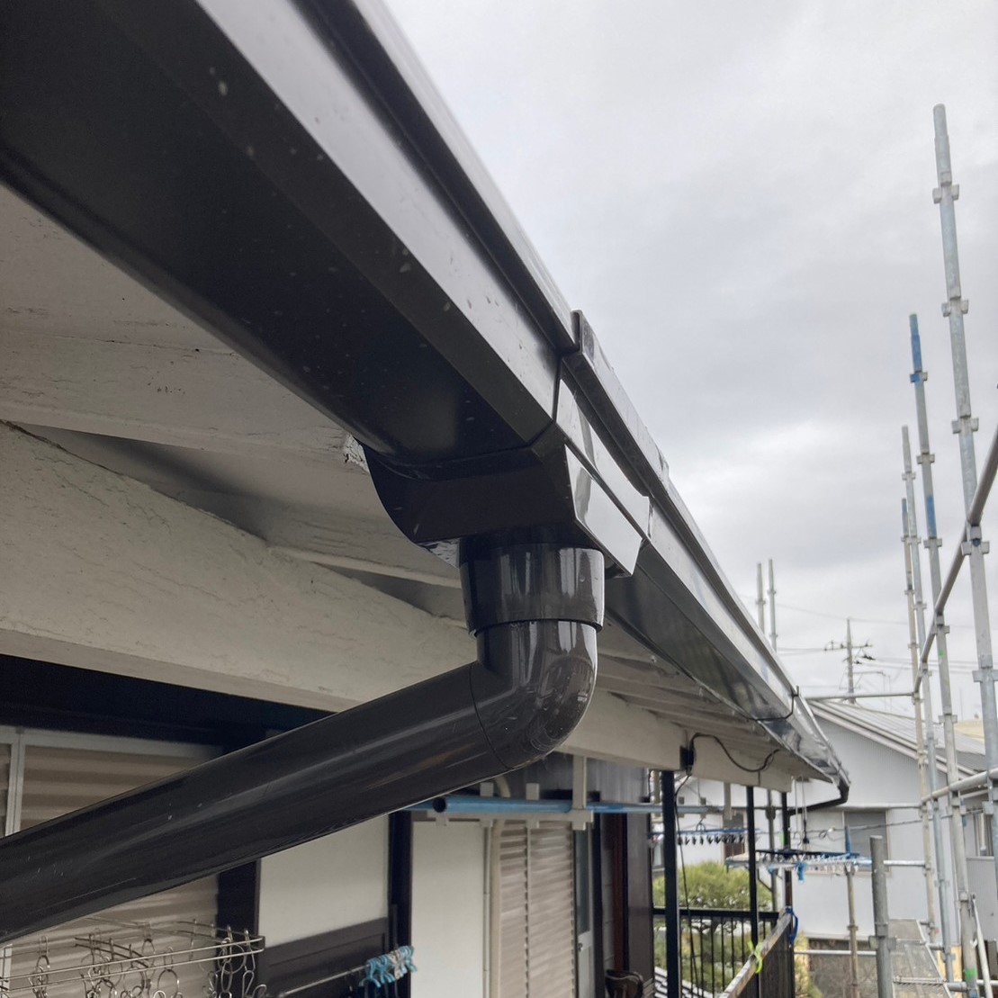 雨樋のゴミなどは雨水の通りを悪くします