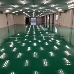 エポキシ床塗料でピカピカ倉庫