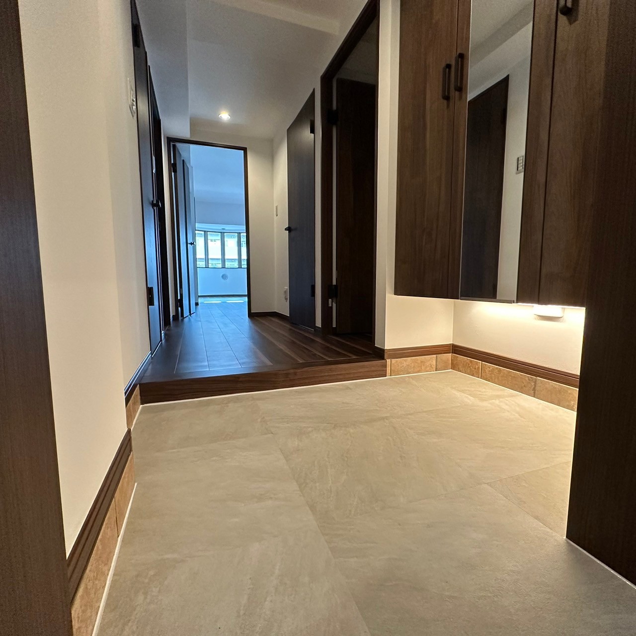 モダンで落ち着いた雰囲気に